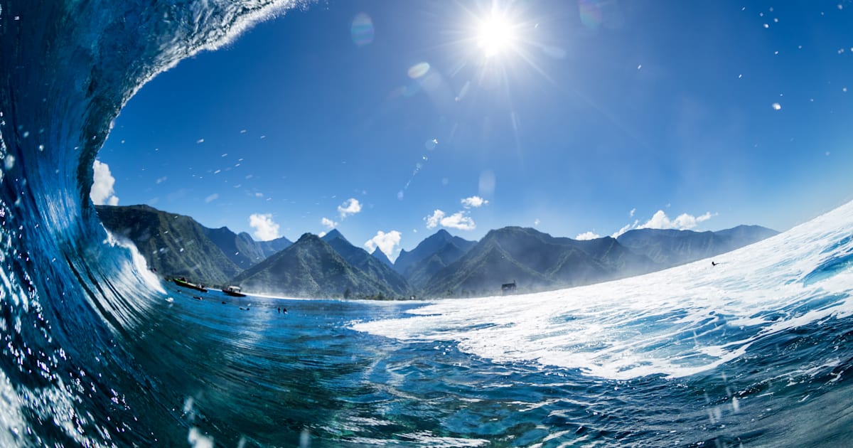 Surfing Tahiti