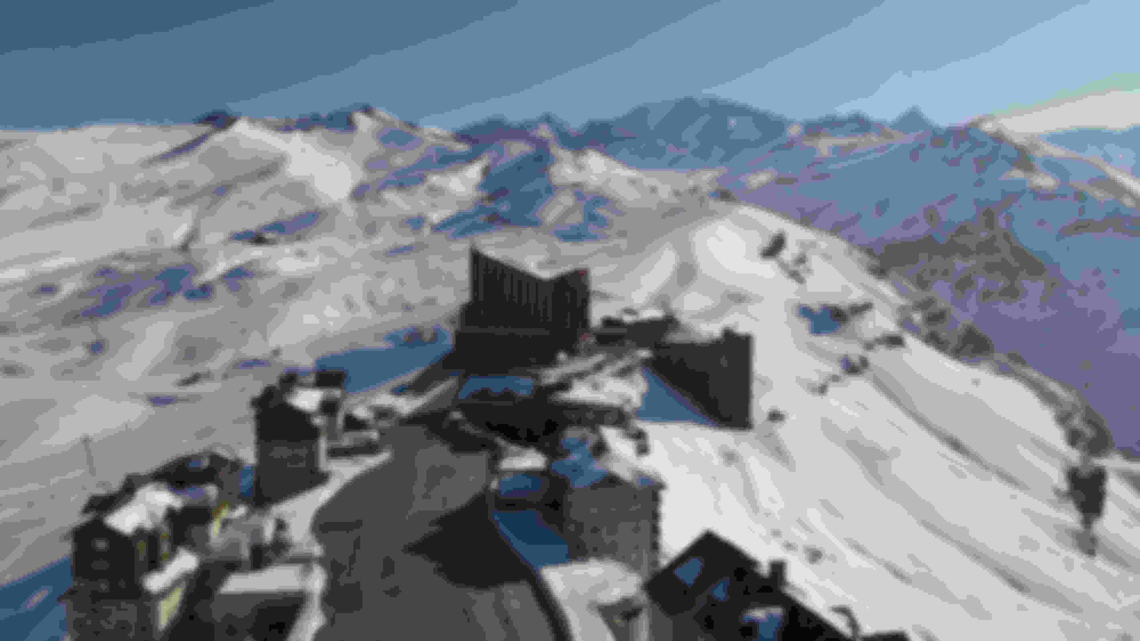 Una vista aérea de la estación de esquí de Valle Nevado el 14 de agosto de 2020 en Lo Barnechea, Chile