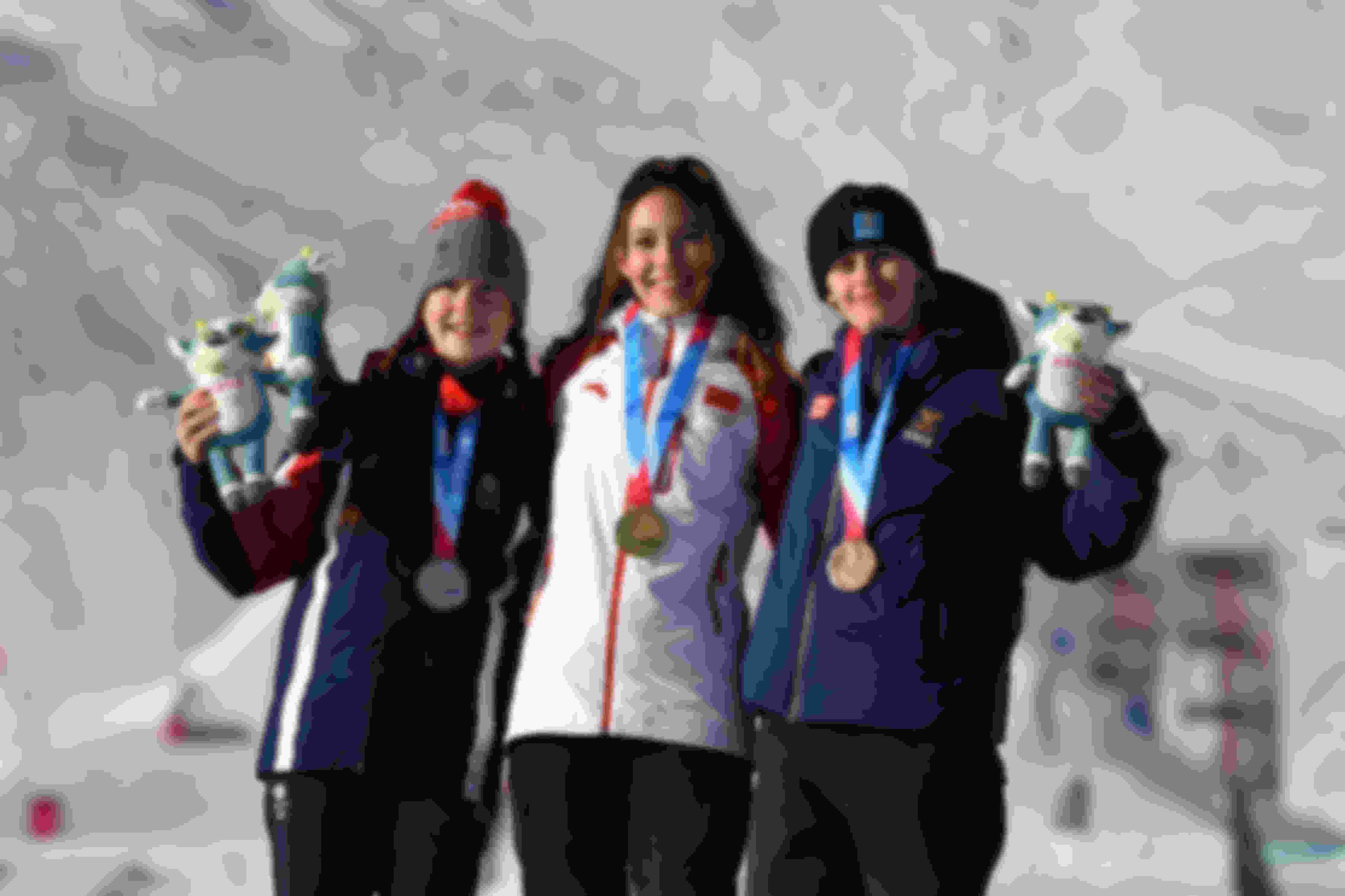 2022年冬青奥会夺得大跳台项目冠军后的谷爱凌。