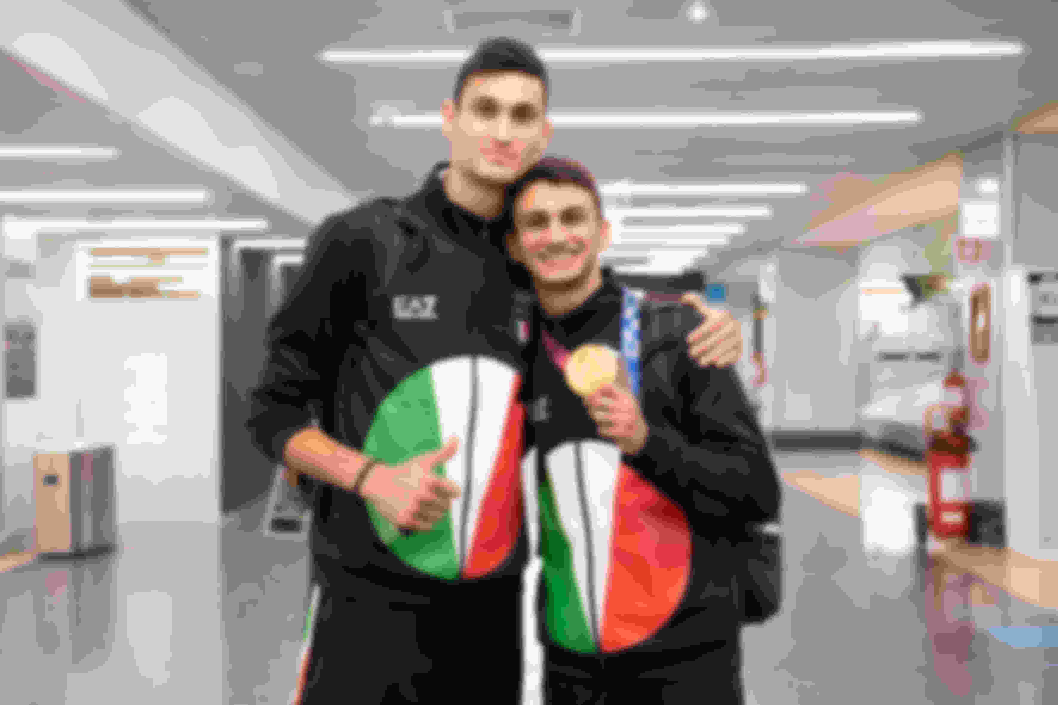 Simone Alessio con Vito Dell'Aquila al ritorno da Tokyo 2020 con la medaglia d'oro Olimpica (-58kg maschile)