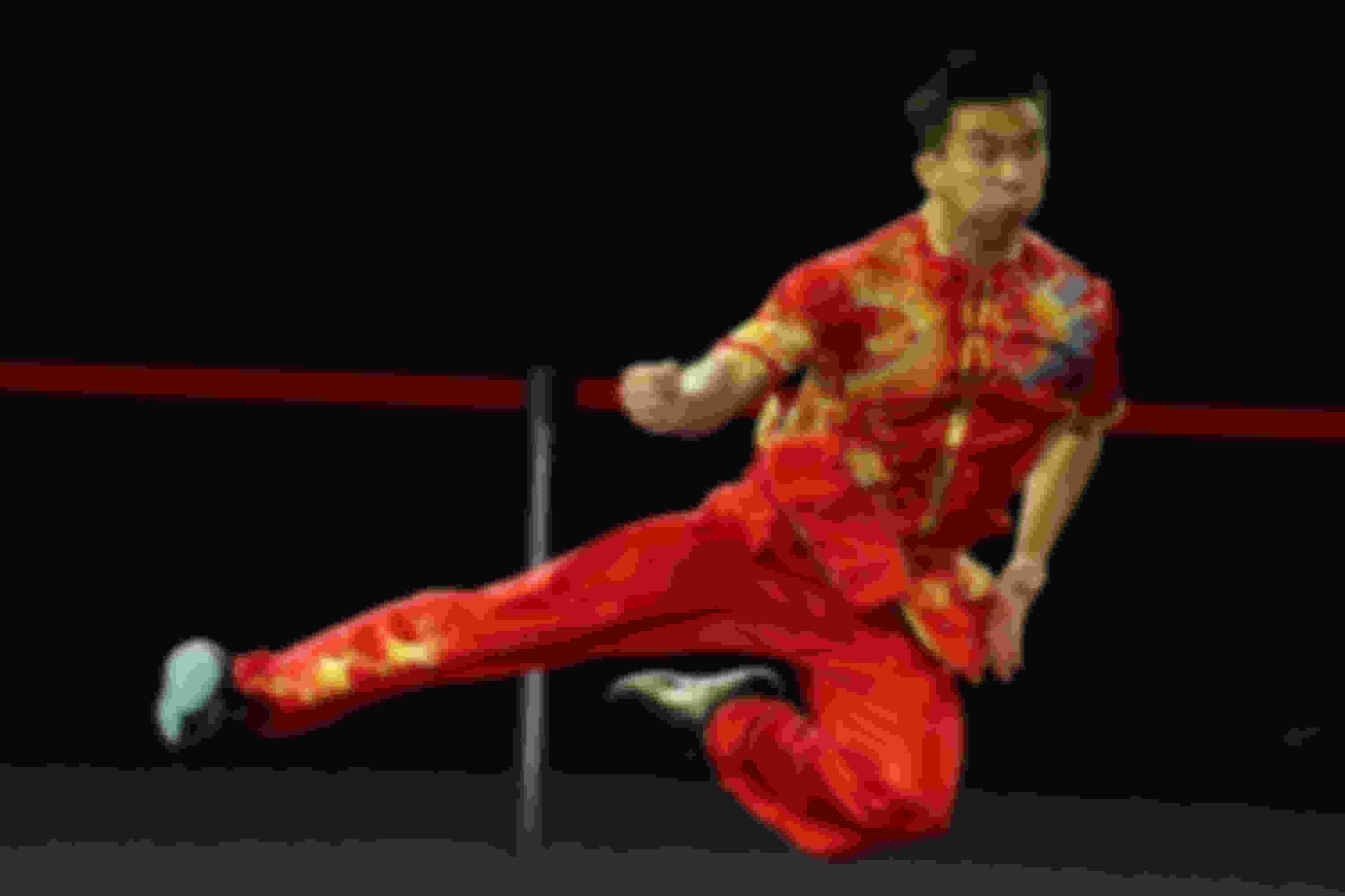 Un atleta esegue una routine wushu taolu changquan durante i Giochi SEA 2015, a Singapore