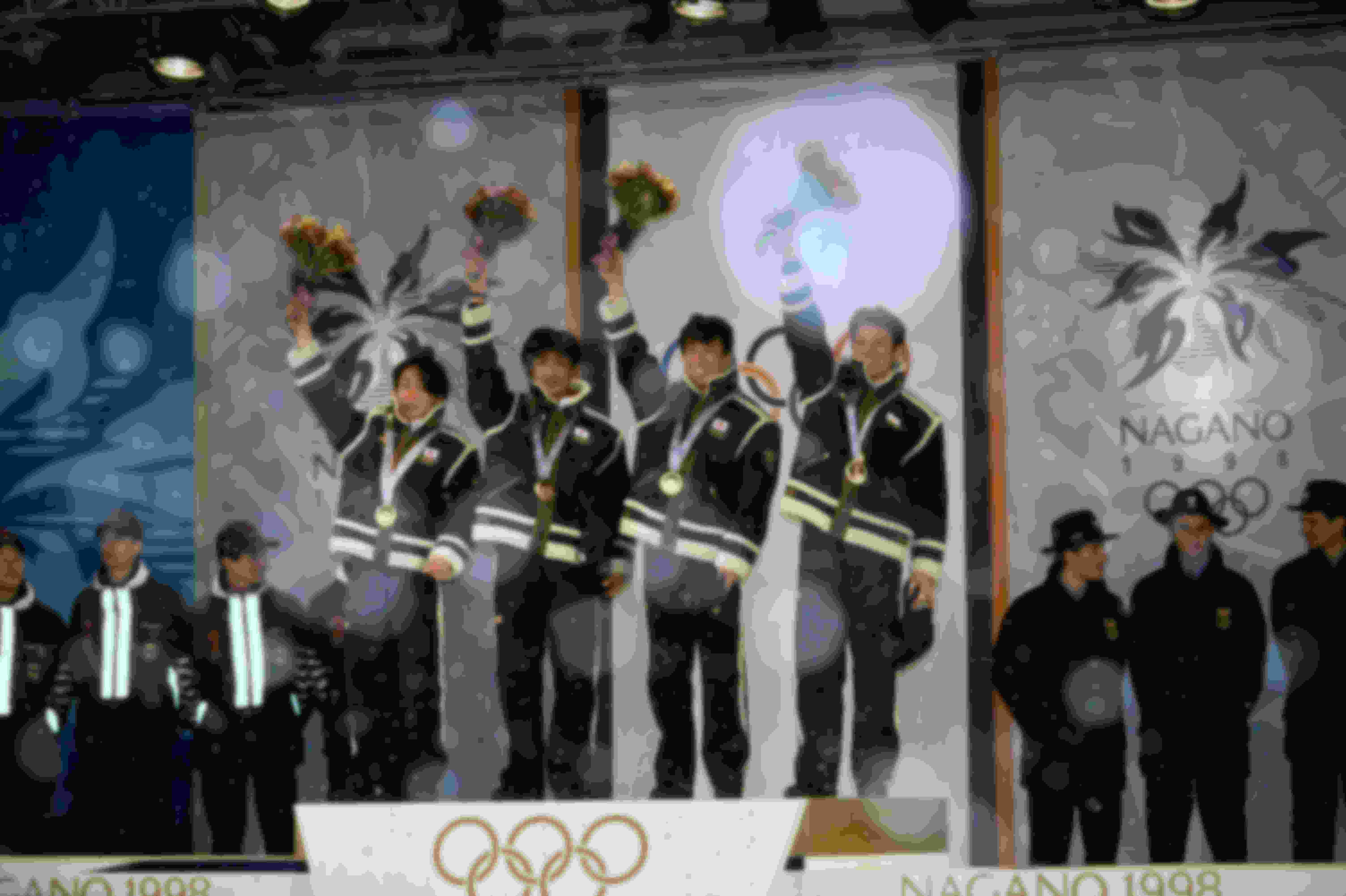 1998年长野冬奥会上，日本男子跳台滑雪队赢得团体赛冠军