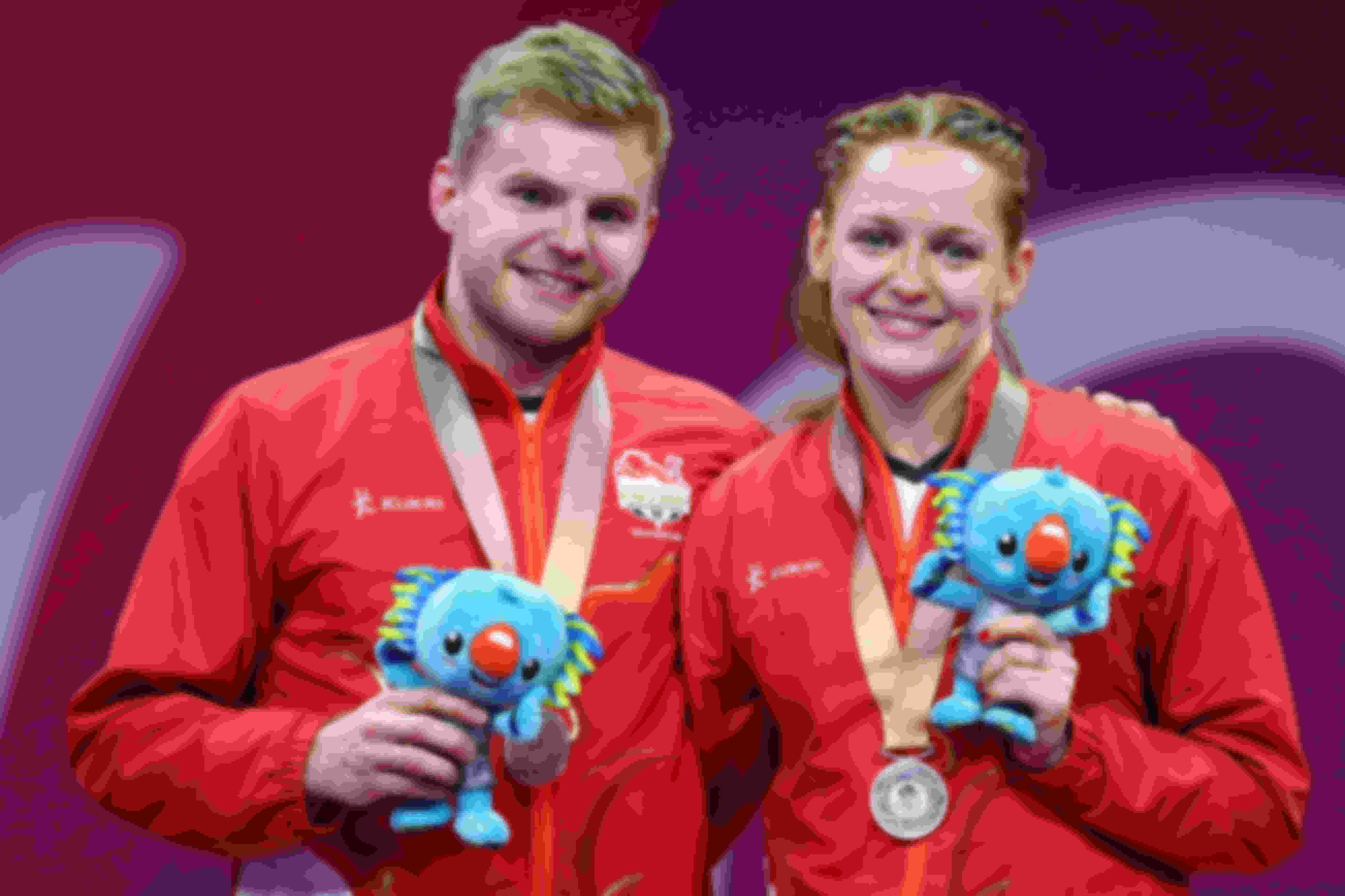 Great Britain's Marcus Ellis and Lauren Smith win badminton silver at the 2018 Commonwealth Games 
