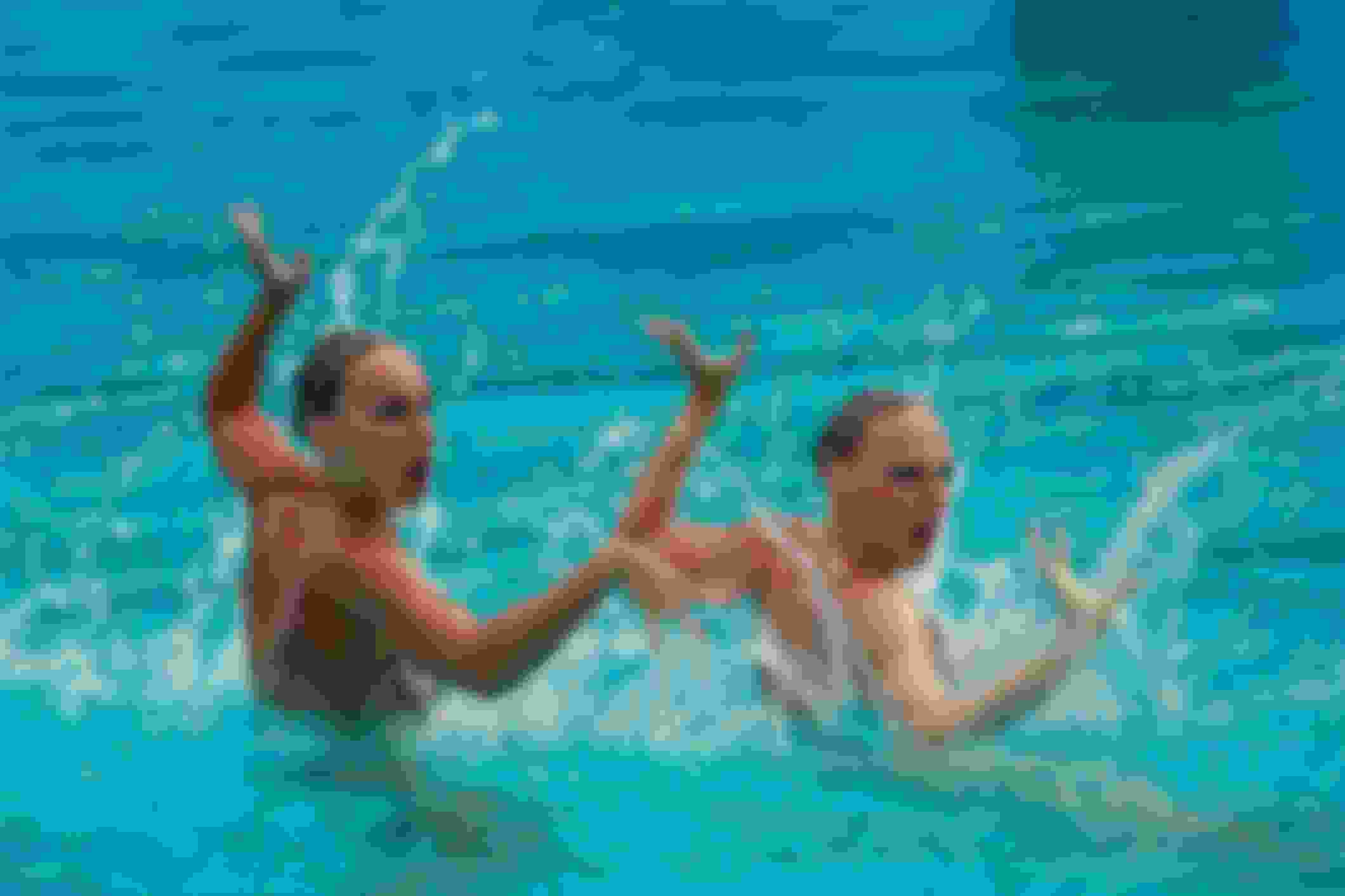 Eyes wide open, swimmers dazzle without goggles Olympic News