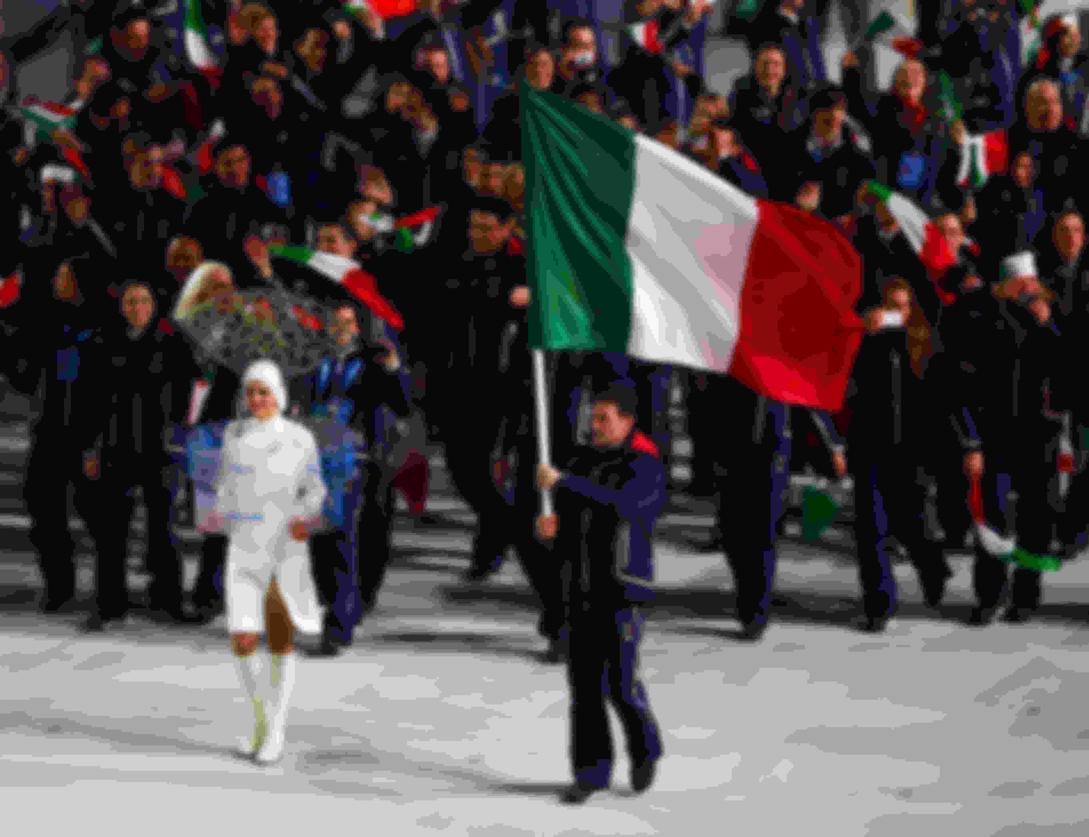 Armin Zoeggeler portabandiera nella Cerimonia di Apertura dei Giochi Invernali di Sochi 2014