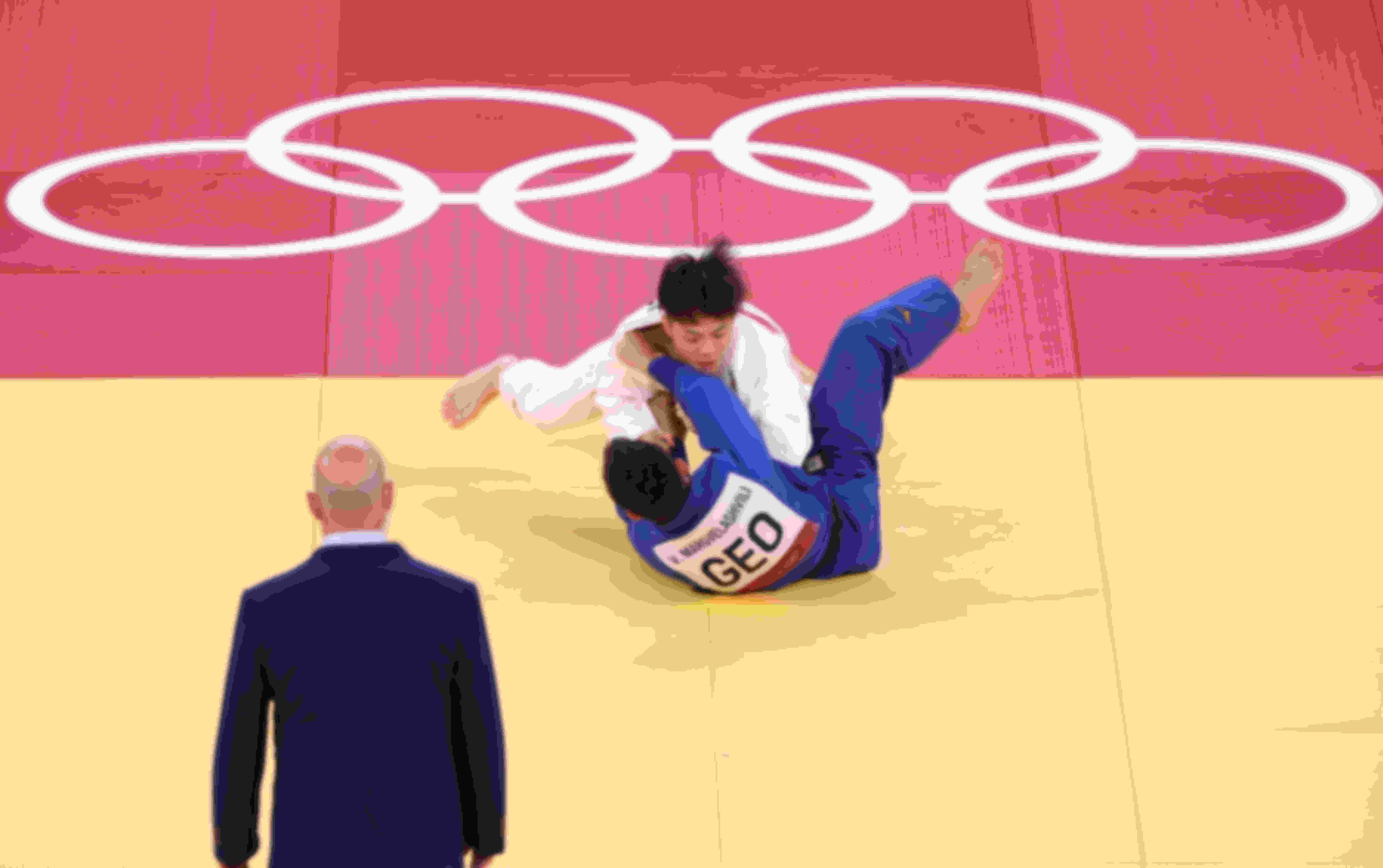 آبي هيفومي يفوز بالذهبية في طوكيو