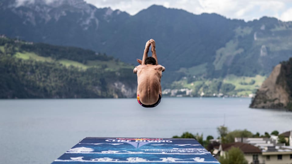 Хайдайвинг. Самый сложный прыжок. Red Bull Cliff Diving 2022 видео