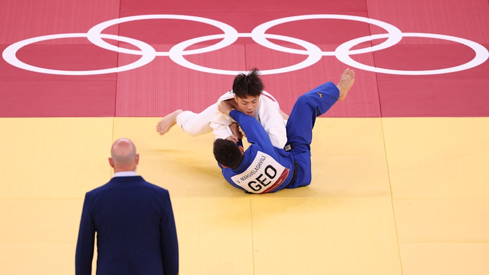 ABE Hifumi wins judo gold the same day as sister Uta