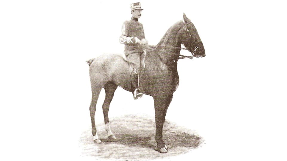 Etonnant : cavaliers et chevaux se mesurent en saut en longueur et hauteur à Paris 1900!