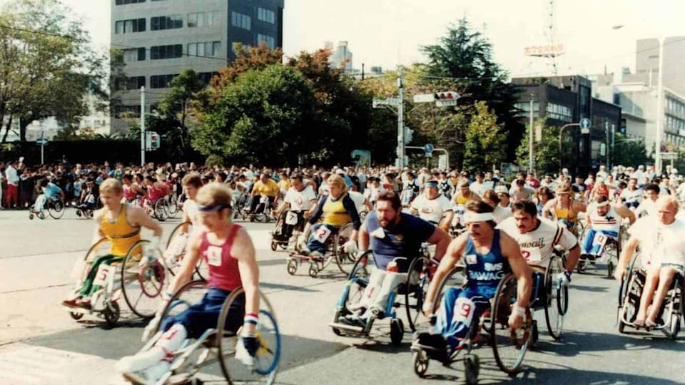 La prima maratona internazionale in carrozzina a Oita, nel 1981