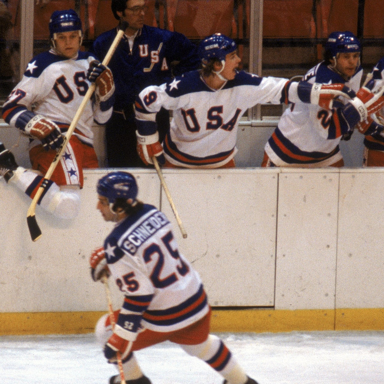 氷上の奇跡 を生み出した1980年のアメリカアイスホッケーチーム