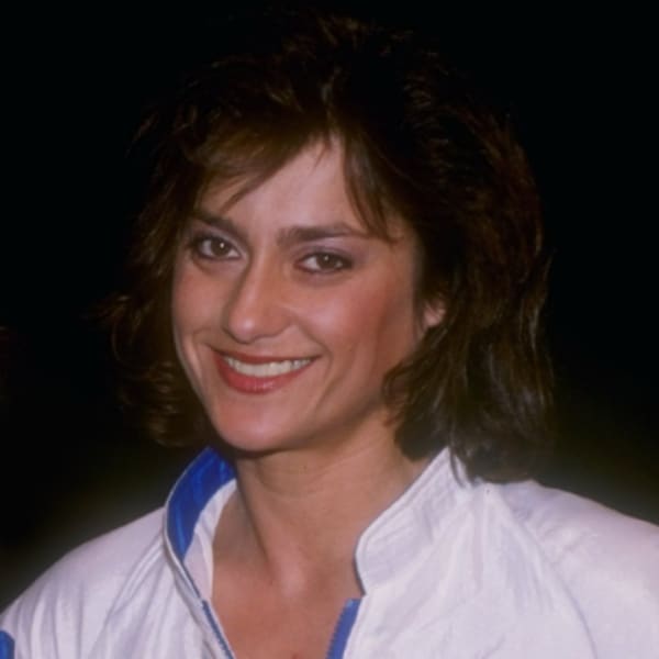 Nadia Comaneci Biografie Olymp Medaillen Rekorde Und Alter