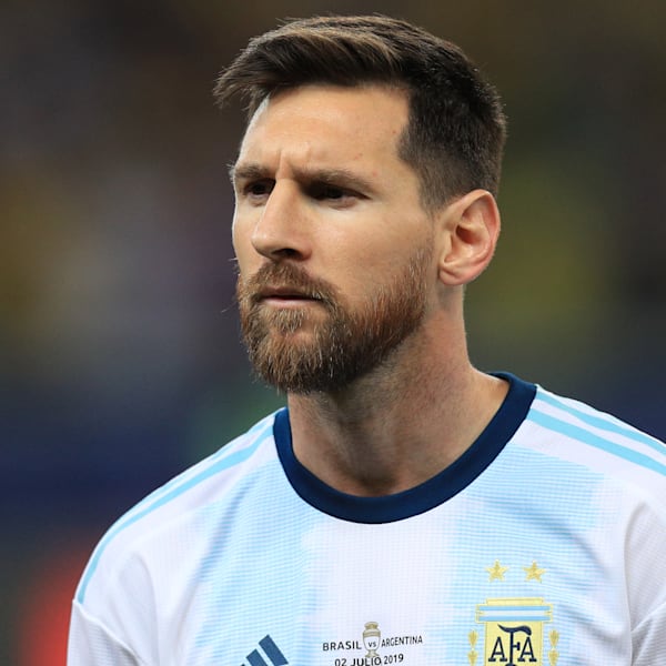 Biografiya Leo Messi Napadayushego I Kapitana Barselony Shestikratnogo Obladatelya Zolotogo Myacha I Zolotoj Butsy