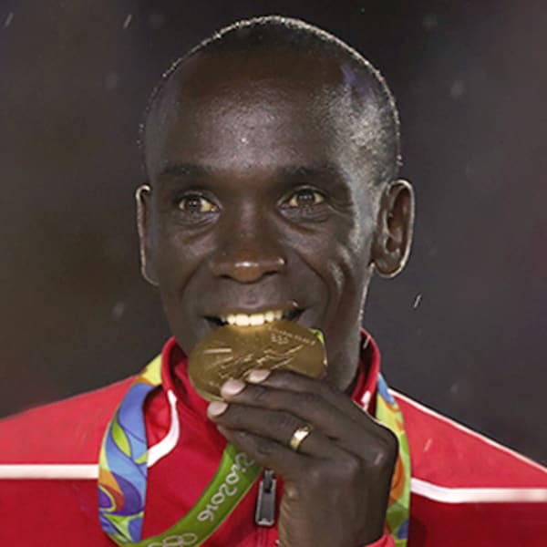 Eliud Kipchoge Biografie Olympische Medaillen Rekorde Und Alter