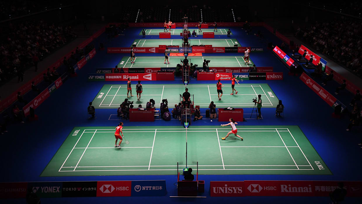 Ação nas quadras de badminton durante o ano de 2018 Japão Aberto