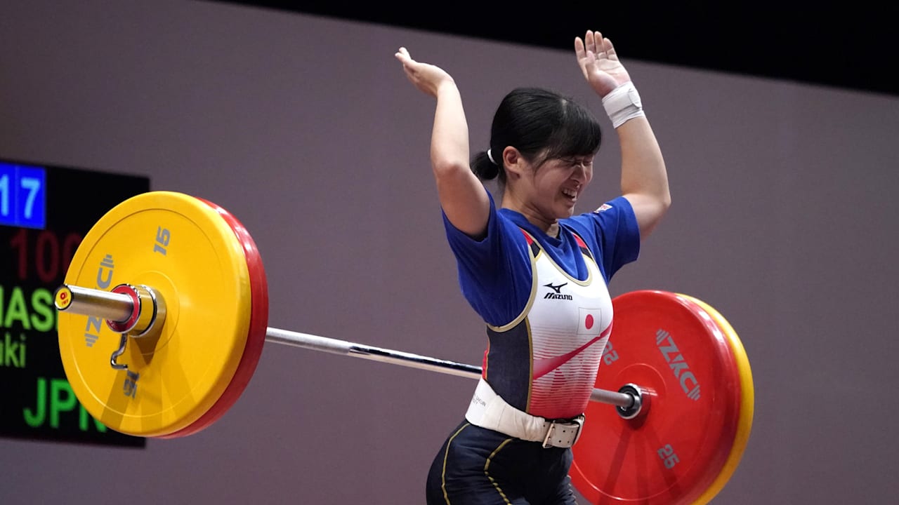 女子49キロ級 C J日本新の高橋いぶきが優勝 ウエイトリフティング 全日本選手権1日目