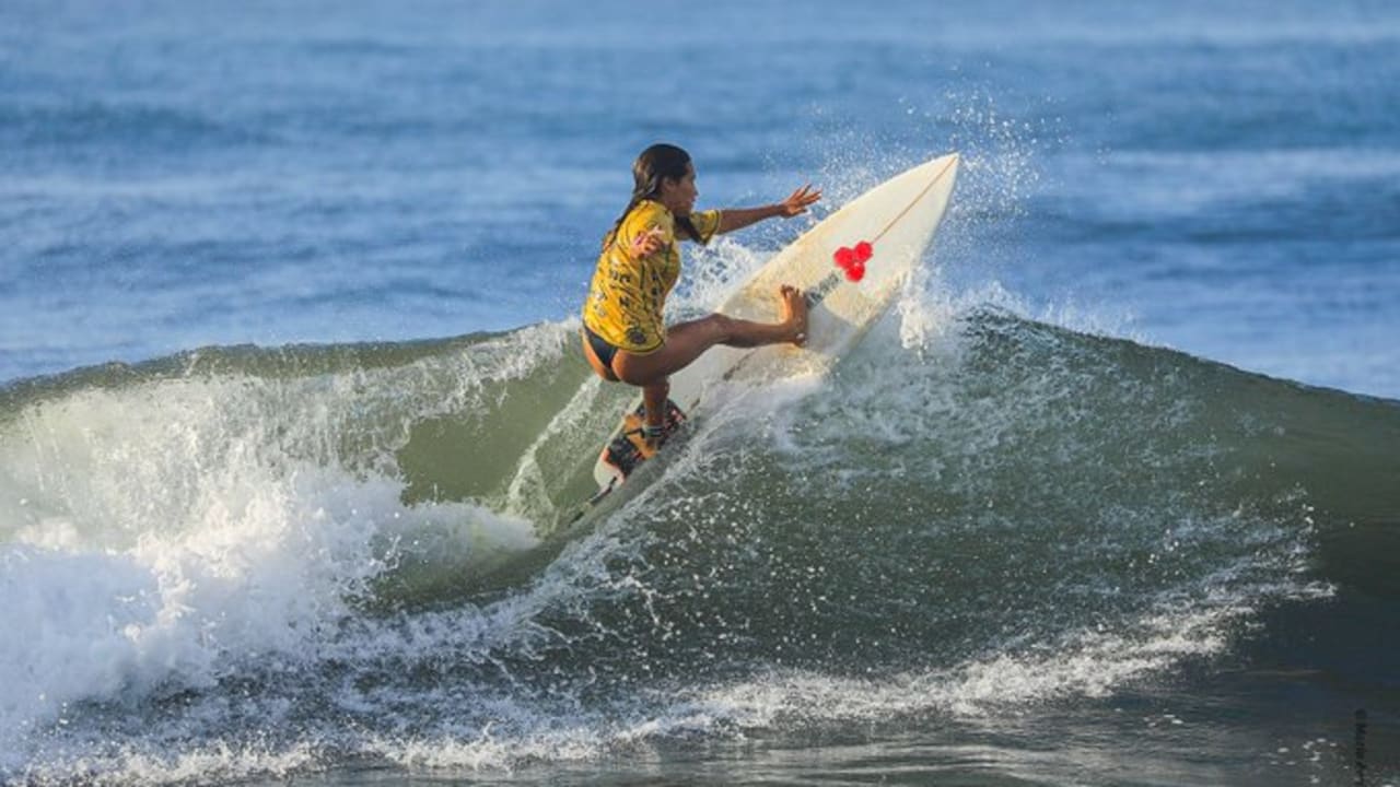 El Salvador's top surfer