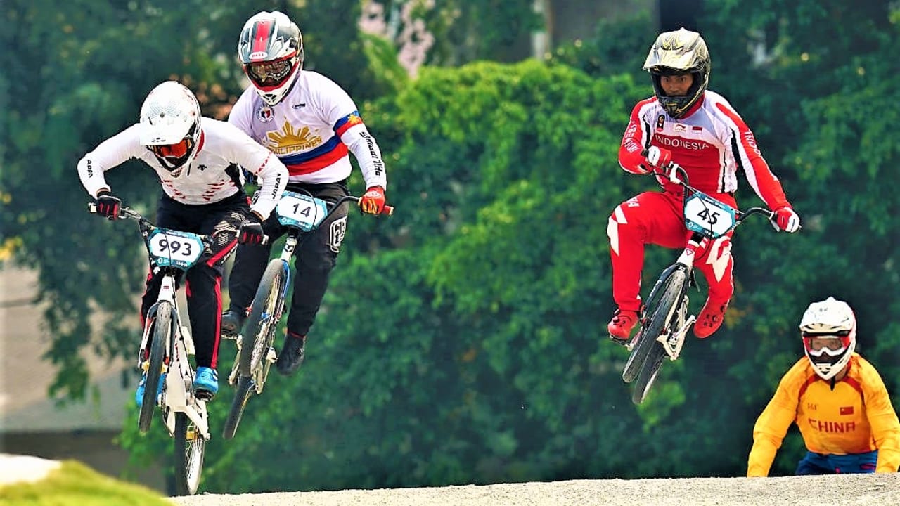 Bmxスーパークロスw杯マンチェスター大会が開幕 第1戦はフランス勢が表彰台を独占