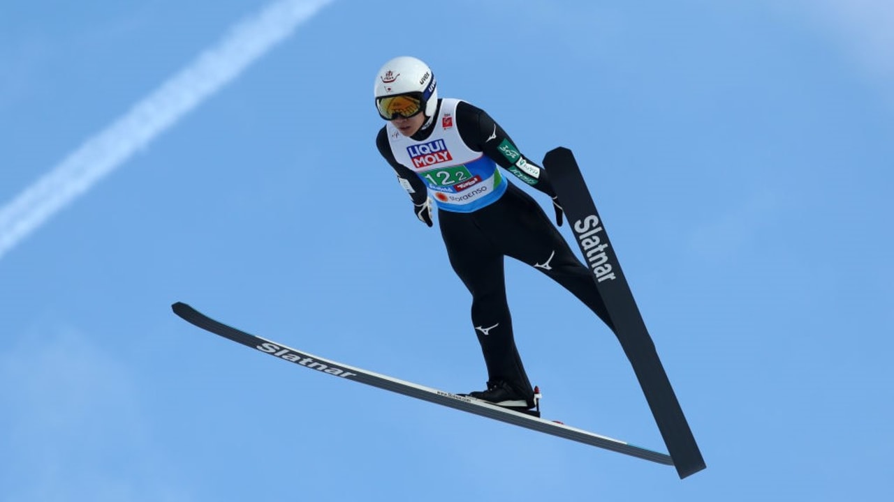 男子第16戦予選 日本人トップは佐藤幸椰の10位 女子第3戦は悪天候のため翌日に延期 スキージャンプ W杯個人