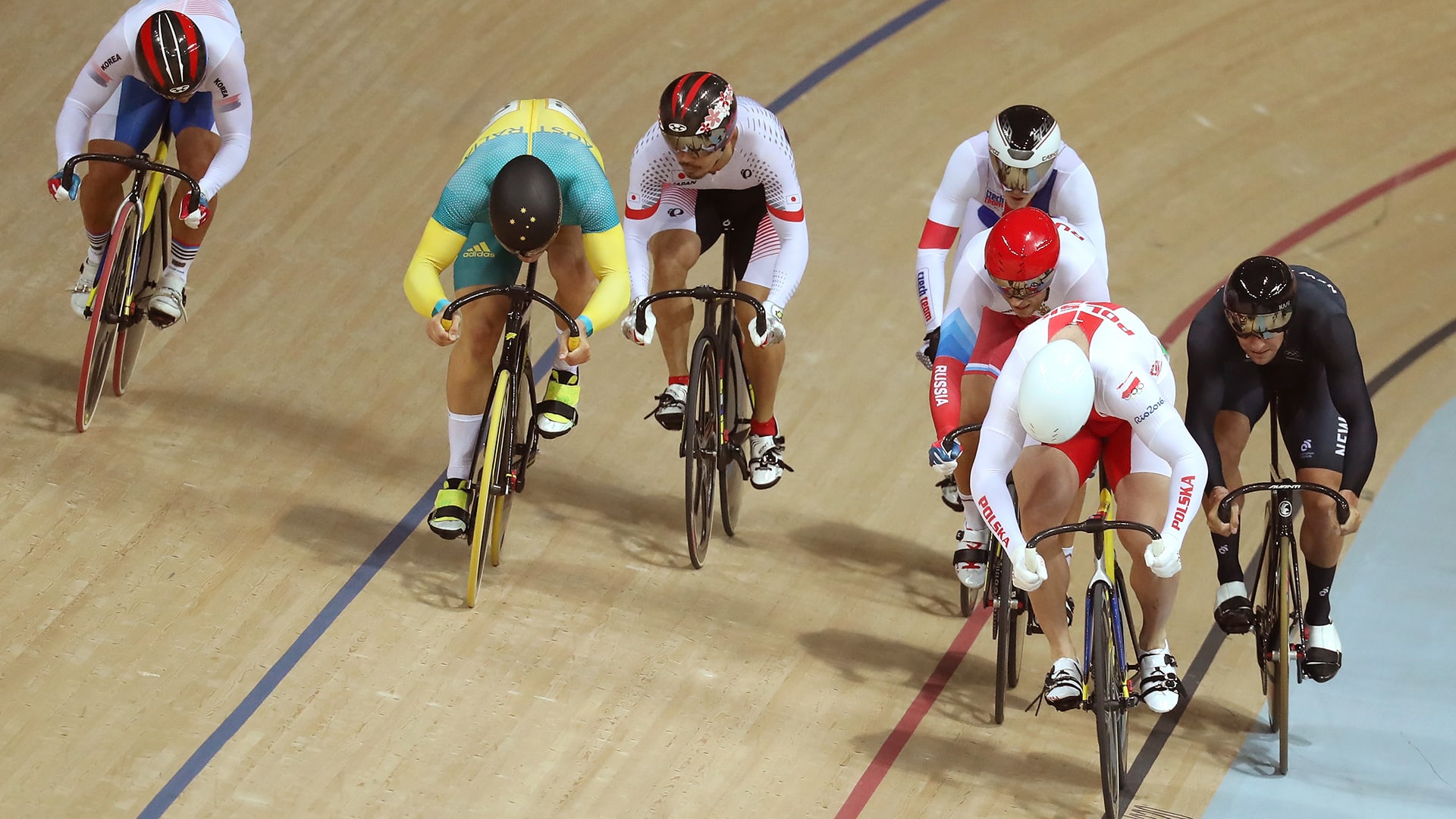 最大時速70km/hを超える自転車トラック競技、個人からチームによる白熱 