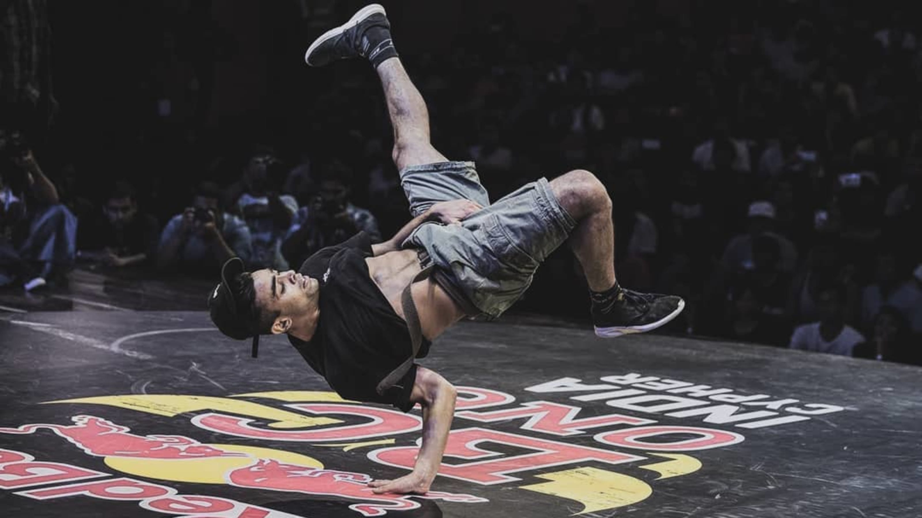 Я танцую брейк данс на могиле карьеры. Red bull BC one 2022. Bboy 1990. Брейк данс ред Булл 2022. Red bull BC one 2022 Champion.