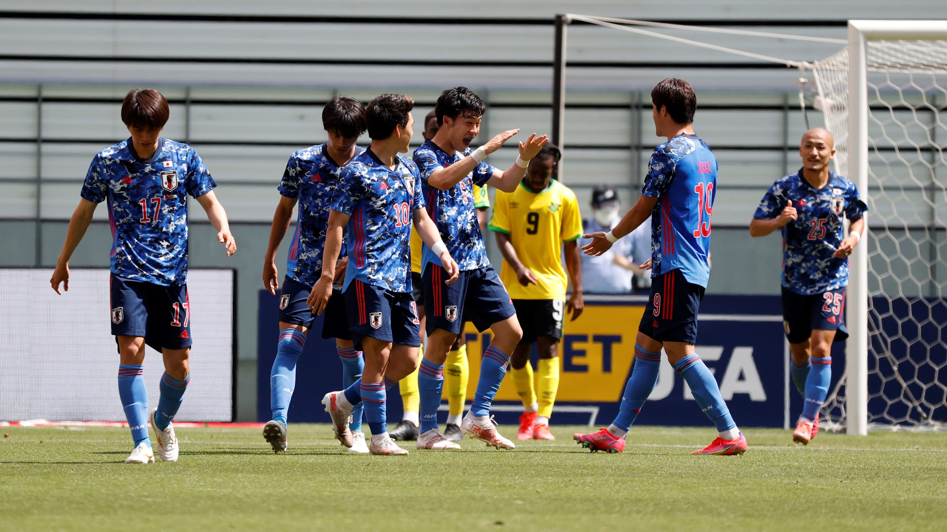 サッカー U 24日本代表が東京五輪代表メンバー発表前最後の国際試合で4 0の快勝