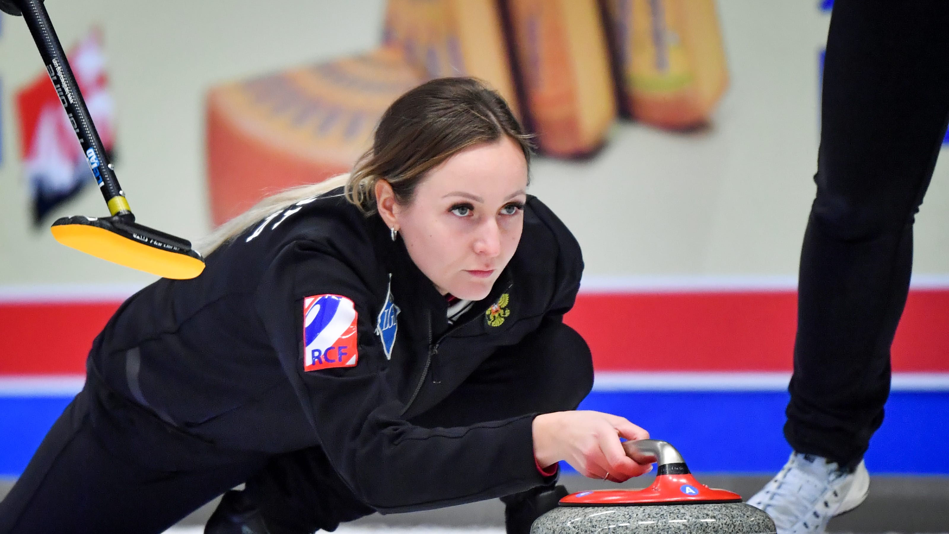 Скип команды. Скип (кёрлинг). Команда на бесконечную разминку в кс го. Скип команды. Кёрлинг презентация по физкультуре.