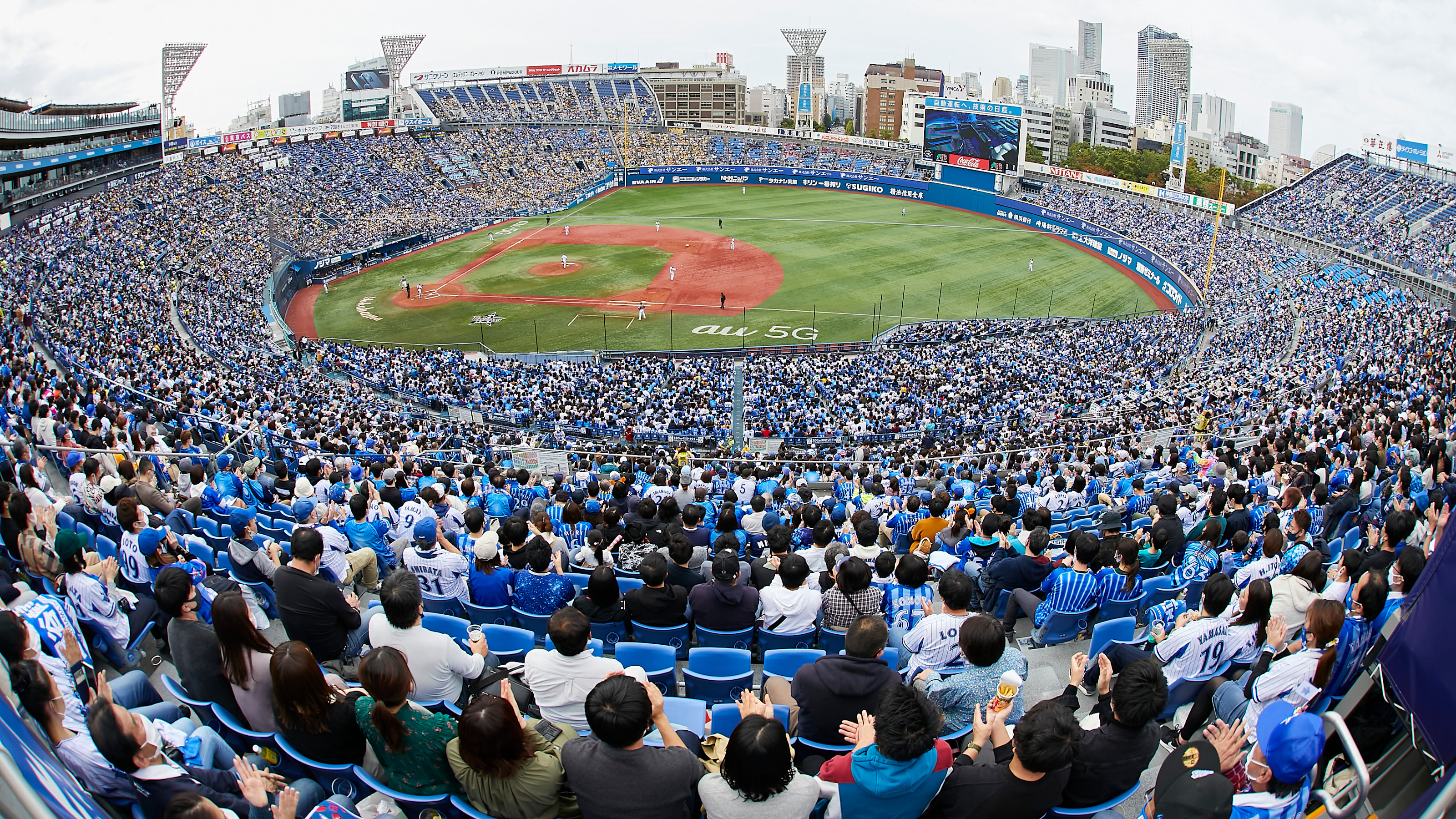 Токио 2020. Yokohama Stadium logo Tokyo 2020. Токио—2020 Stadion zritel. Болельщики на играх в Токио.