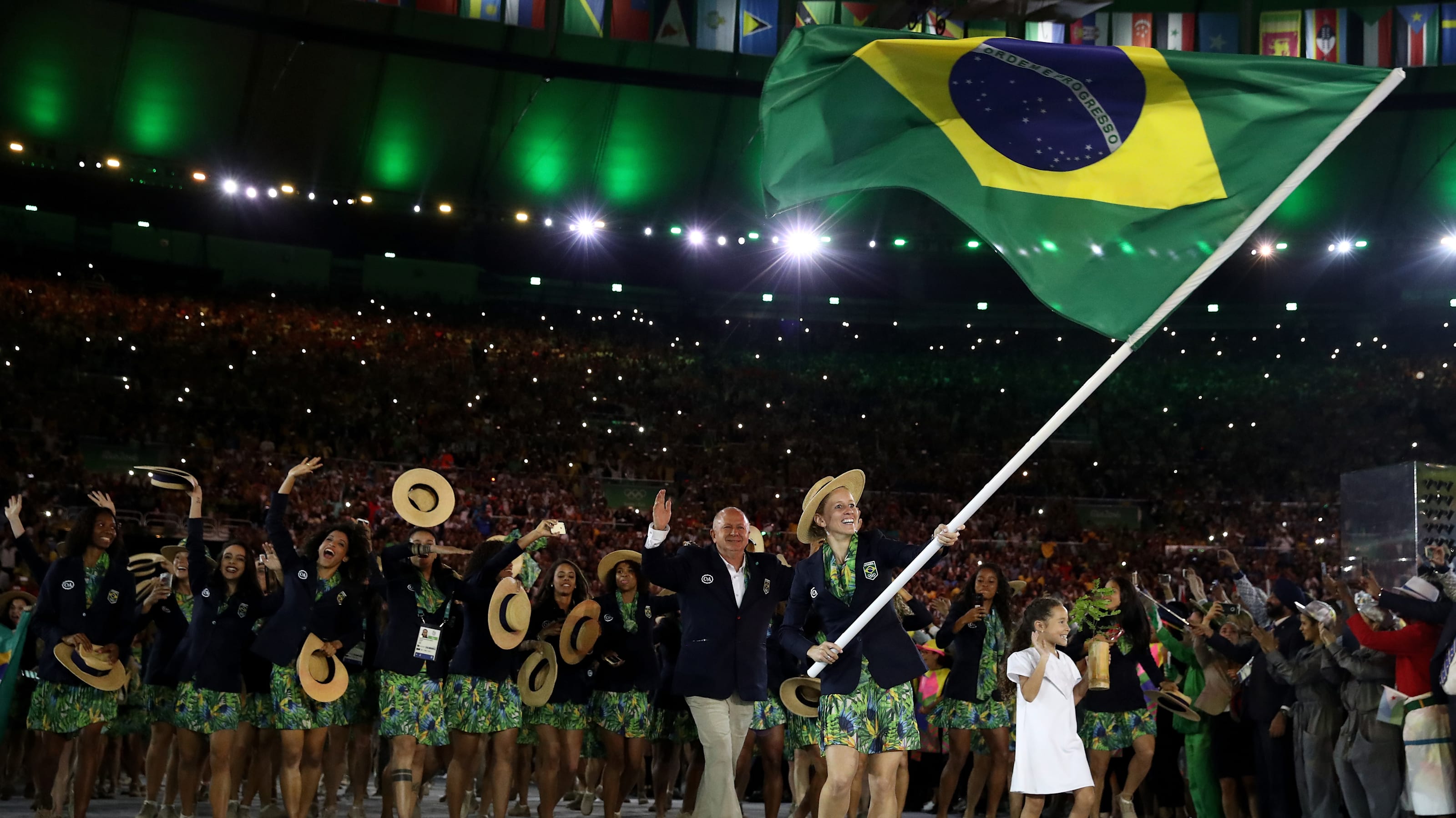 Os Porta Bandeiras De Brasil E Portugal Em Toquio 2020