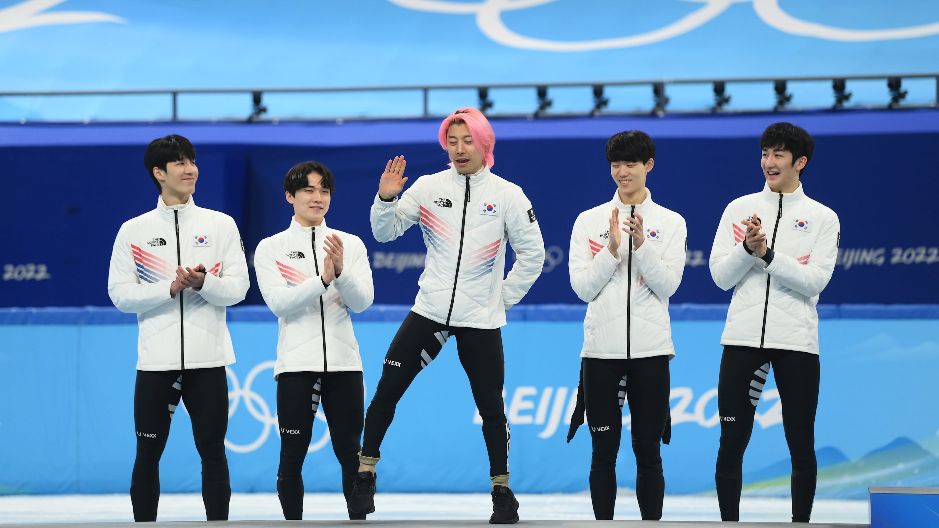 クァク ユンギ 表彰台でbtsの Dynamite ダンスを披露