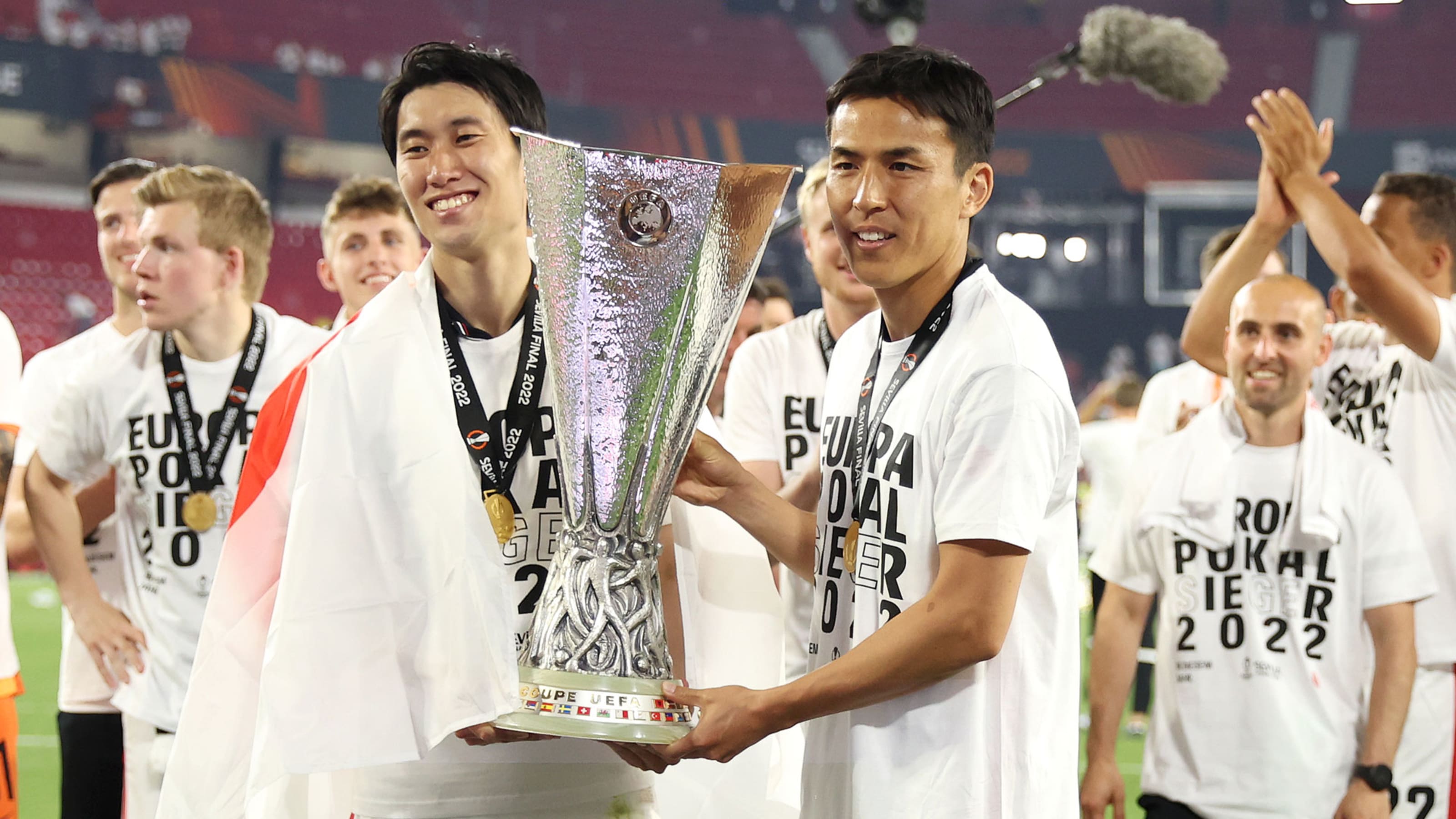 サッカー Uel決勝 鎌田大地 長谷部誠ら擁するフランクフルトが優勝 Pk戦でレンジャーズ下す