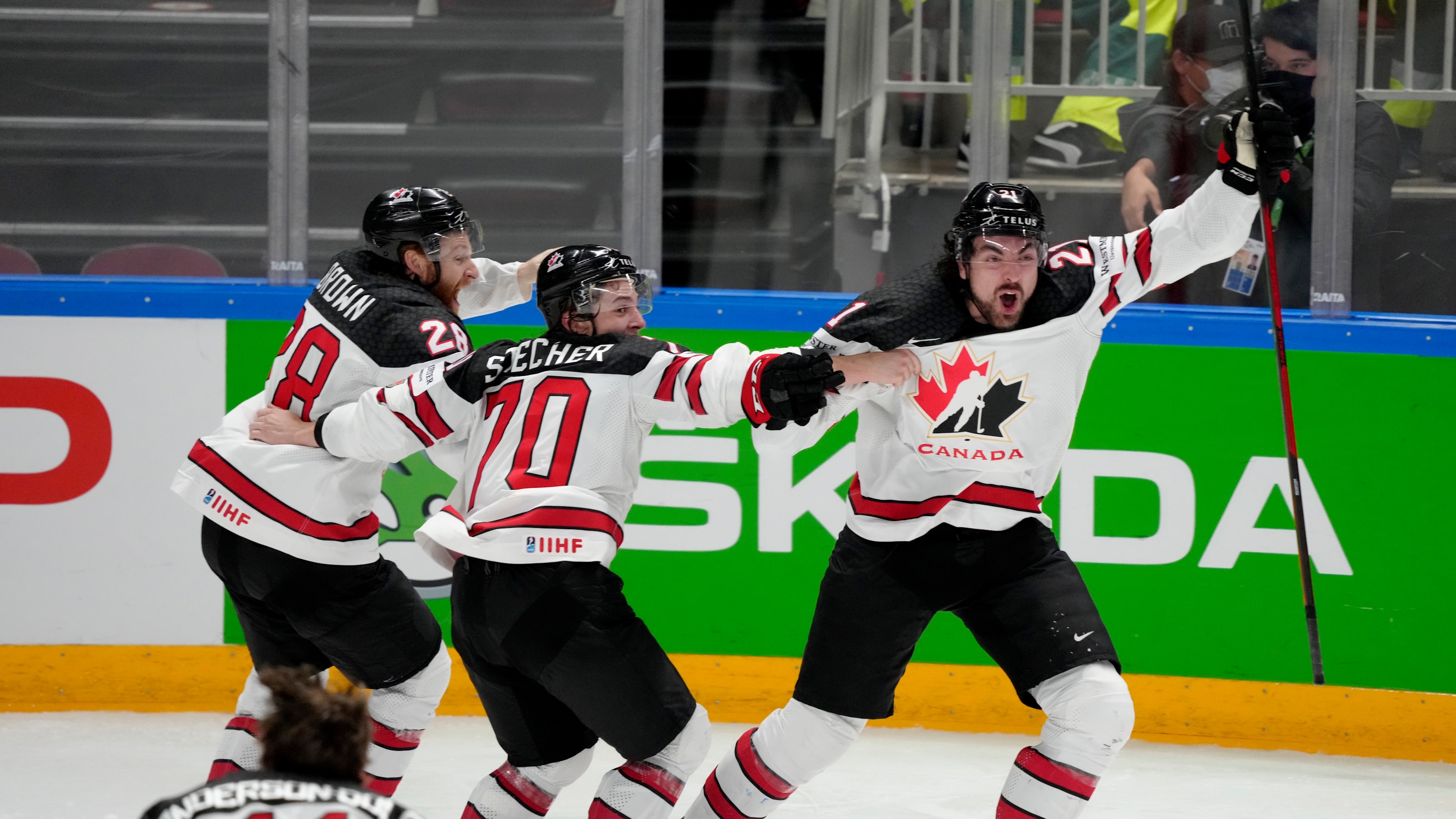 На сколько побед больше одержала сборная канады. Хоккей сборная Канады 2021. Сборная Канады по хоккею с Кубком. Хоккейная сборная победили в Канаде. Сборная Канады по хоккею победила.