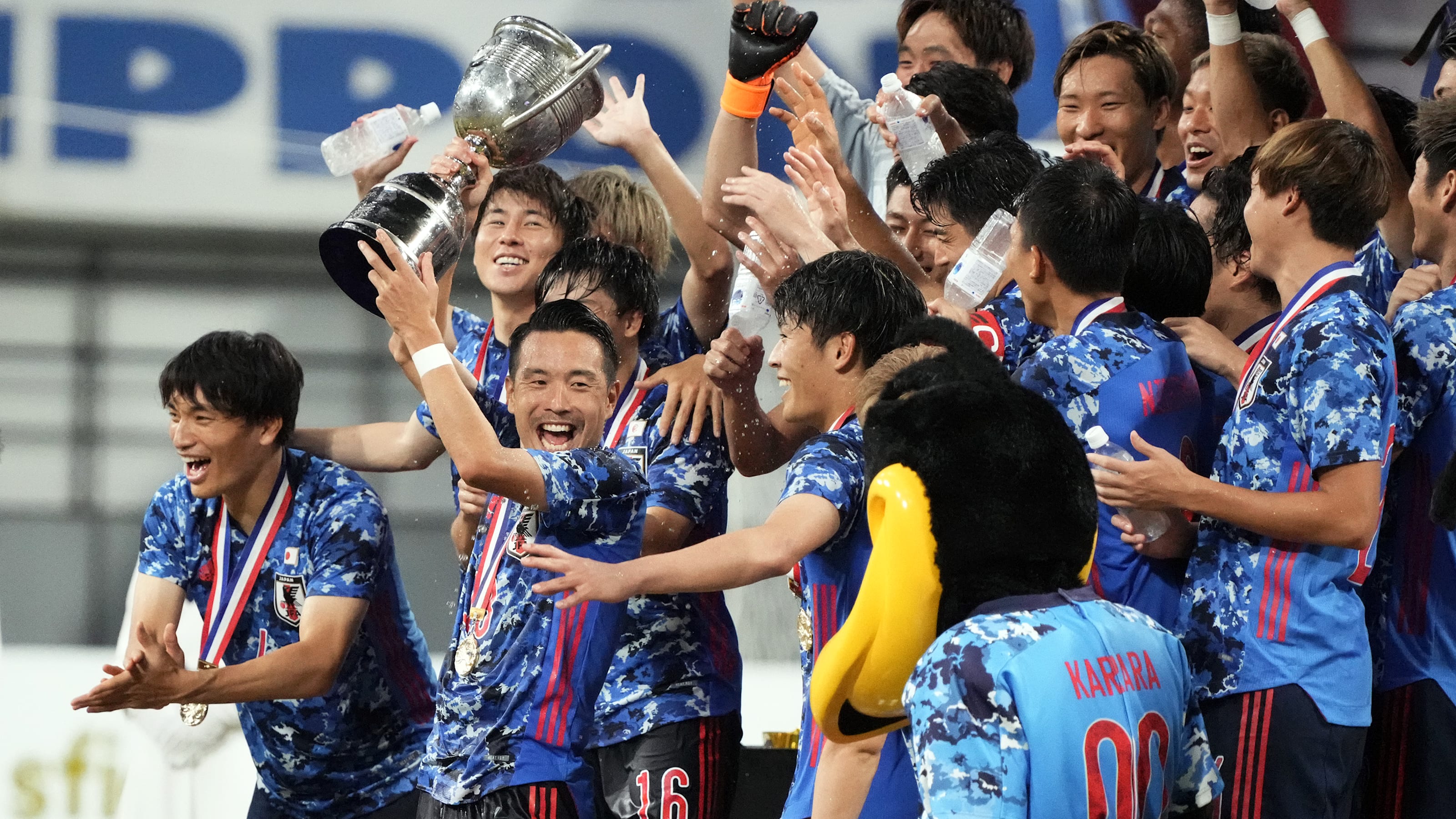 サッカー E 1選手権男子 Samurai Blueが韓国を下し 4大会ぶり2度目のe 1タイトルを獲得 女子とのダブル優勝は史上初