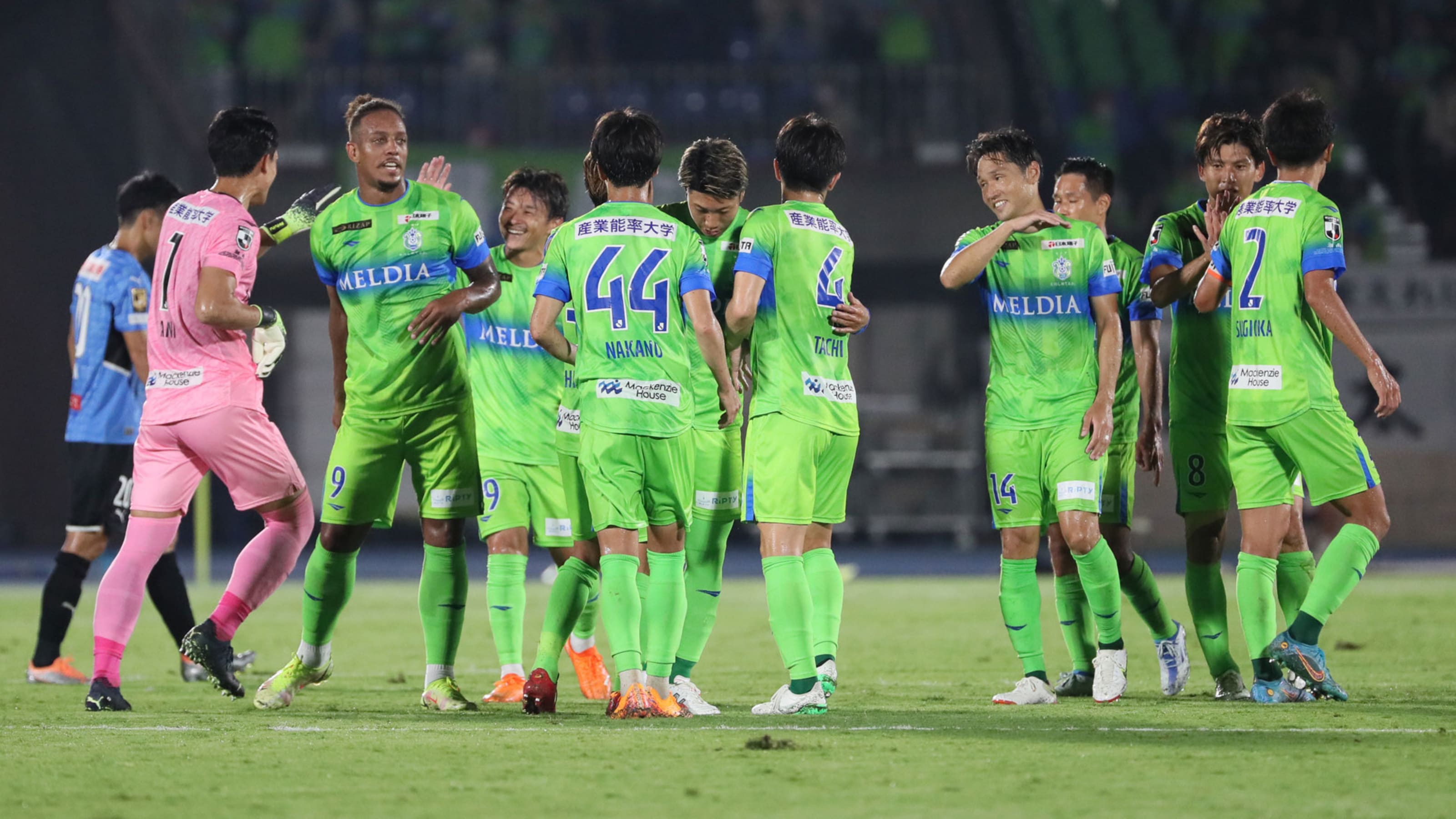 サンフレッチェ広島が首位浮上 湘南ベルマーレが川崎フロンターレにダブル サッカー J1第28節