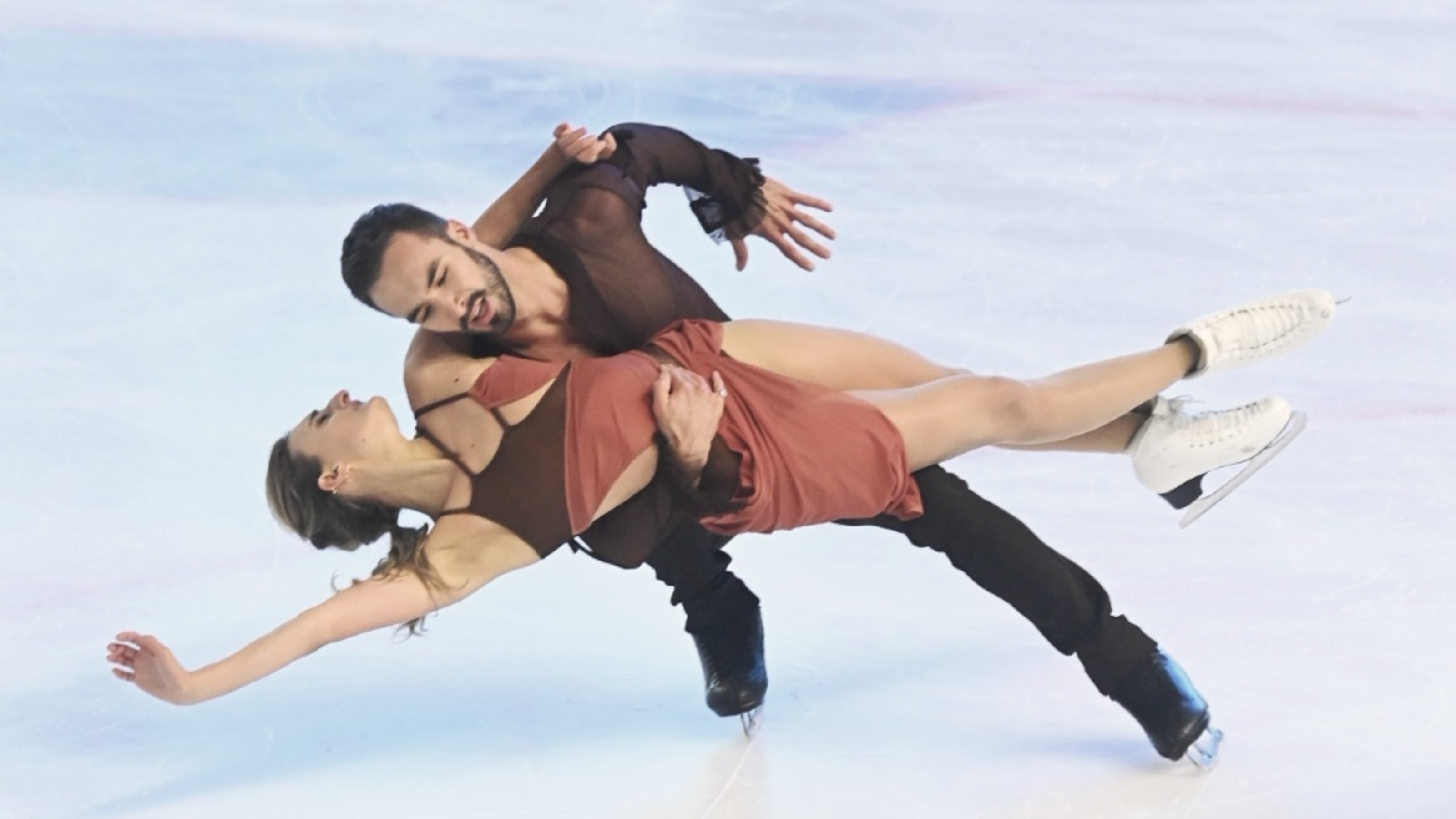 gabriella papadakis and guillaume cizeron win 2021 french figure skating masters