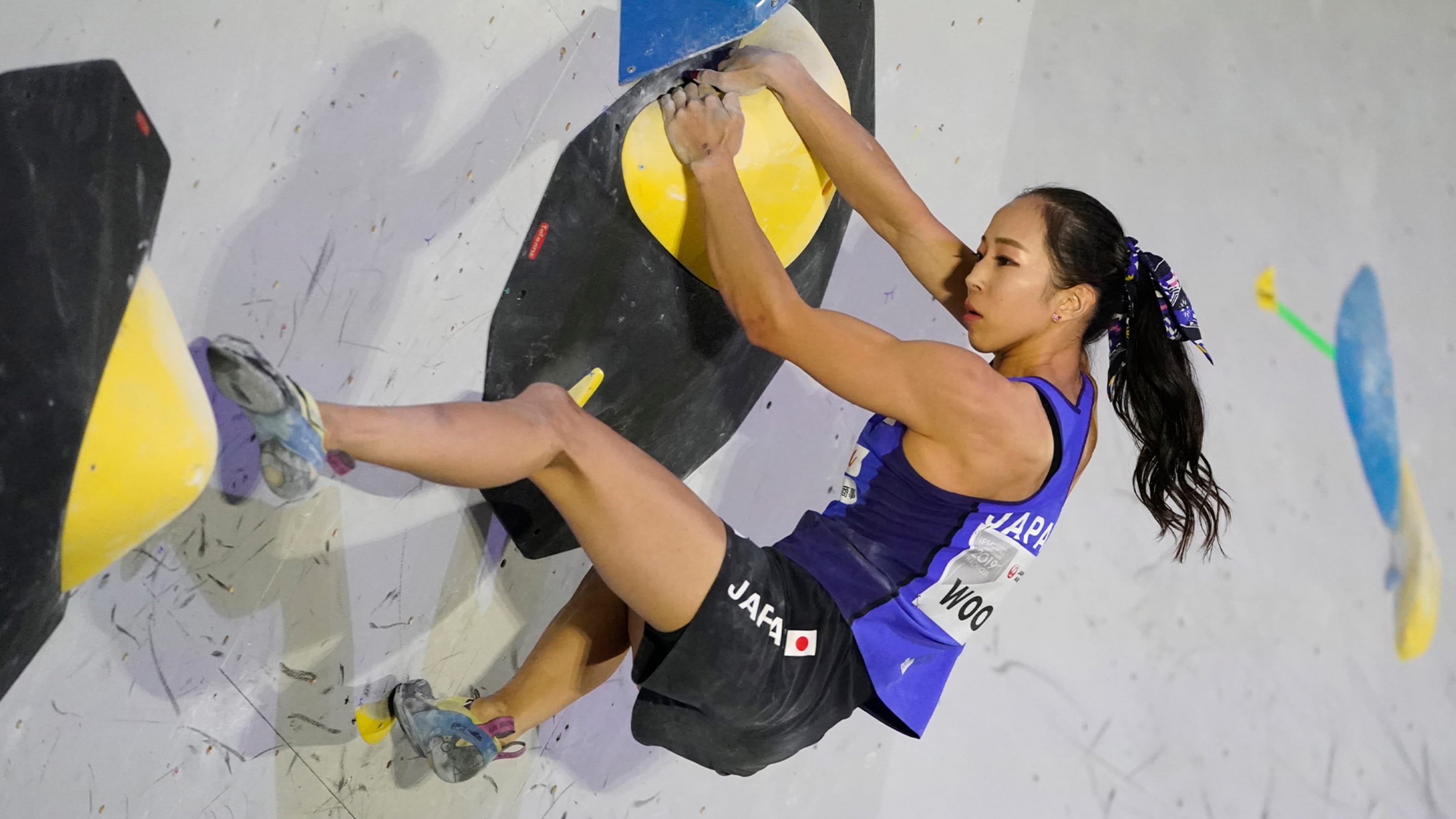 女子複合決勝 ボルダリングで野口が1位に 暫定総合2位で最終種目へ スポーツクライミング世界選手権