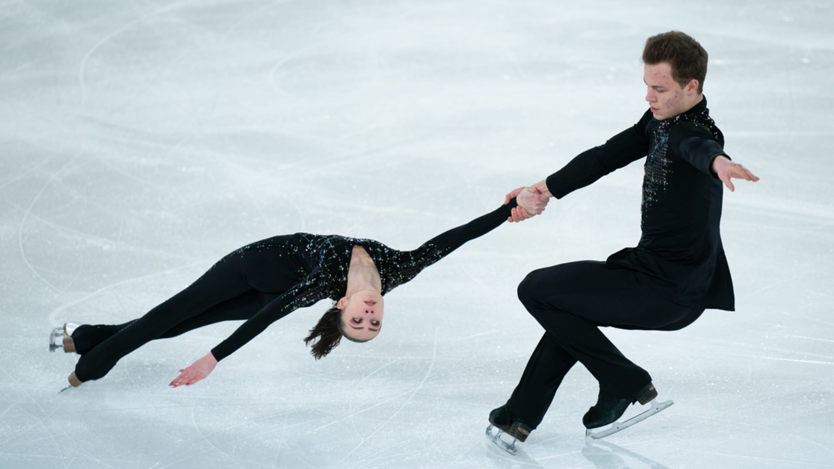 Сайт первого фигурное катание. Аполлинария Панфилова фигурное катание. Figure Skating Beijing 2022. Winter Olympics 2022 Ice Skating. Парное катание Юниоры.