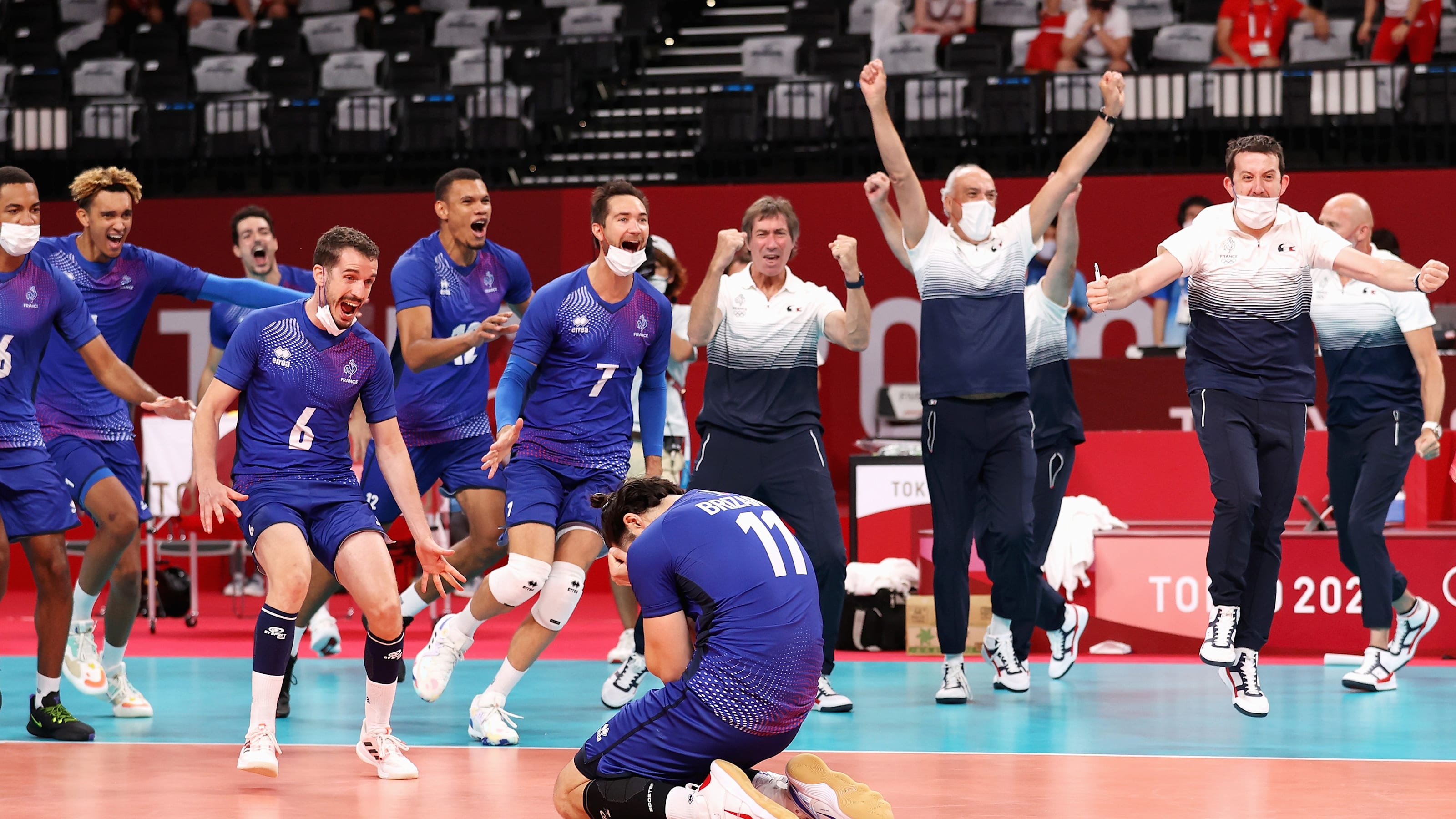 Sports france. Италия сборная волейбола мужская 2015. Префектура Токио волейбол. Токио 2020 волейбол мужчины Япония Бразилия. Россини волейболист Италия.