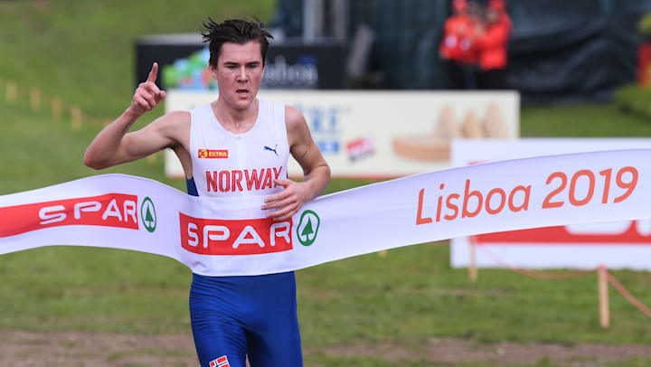 Jakob Ingebrigtsen Breaks Norwegian 5k Road Record