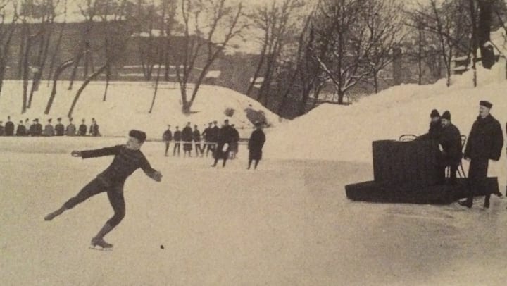 Панин на соревнованиях в Юсуповом саду. Фото: книга Н.Панина "Фигурное катанье на коньках" 1910г.