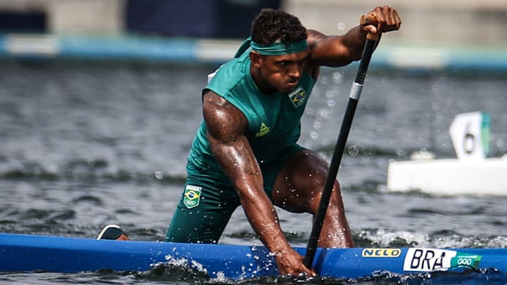 Isaquias Queiroz durante a semifinal do C1 1000m em Tóquio 2020 em 2021.