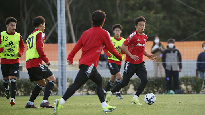 サッカーu 24日本代表 連携を確認 久保建英 初対面の選手も多い