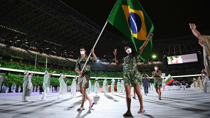 Ketleyn Quadros foi porta-bandeira do Brasil em Tóquio 2020 ao lado de Bruno Rezende