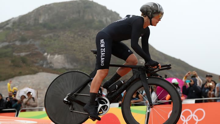 自転車競技ロード チームでひとりを勝たせる独特なルール 会場となる風景も見もの