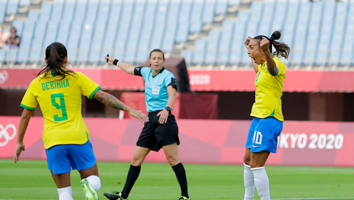 Em Goleada Por 5 A 0 Marta Faz Dois Gols Na Estreia Da Selecao Feminina Nos Jogos Toquio 2020 Em 2021