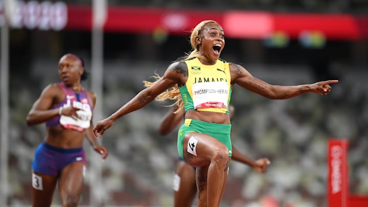 Elaine Thompson-Herah vince l'oro dei 100m piani femminili a Tokyo | 2020.