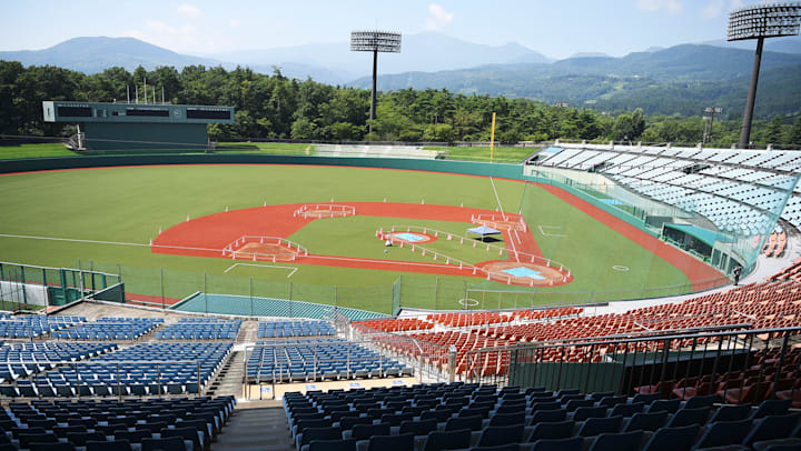 ソフトボール五輪テスト大会 福島県営あづま球場のマウンドを上野由岐子も確認