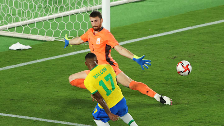 Malcom (BRA) #17 marca o segundo gol para o Brasil na final contra a Espanha durante os Jogos Olímpicos Tóquio 2020 em 2021