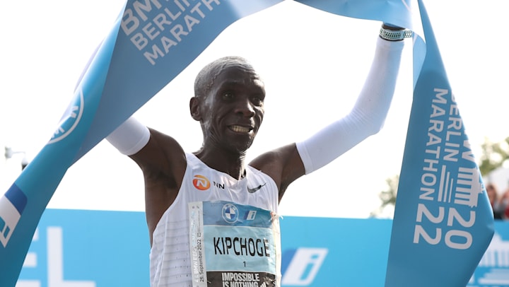 Eliud Kipchoge breaks the world record at the 2022 Berlin marathon