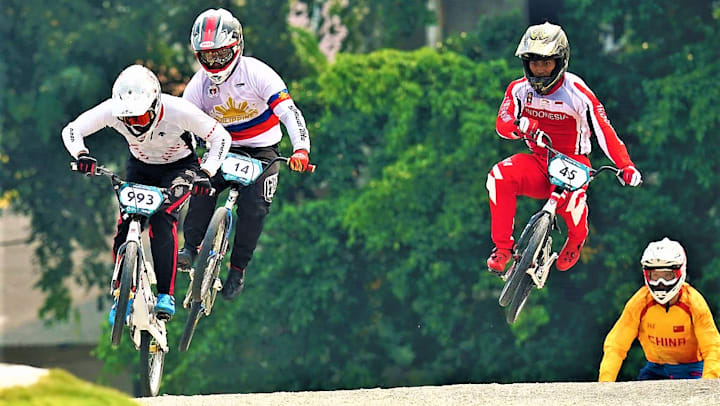 Bmxスーパークロスw杯マンチェスター大会が開幕 第1戦はフランス勢が表彰台を独占